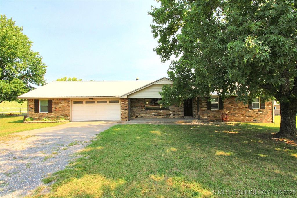 17004 W 732 Road, Tahlequah, OK 74464