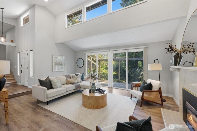 2209 W Lake Sammamish Parkway NE, Redmond, WA 98052