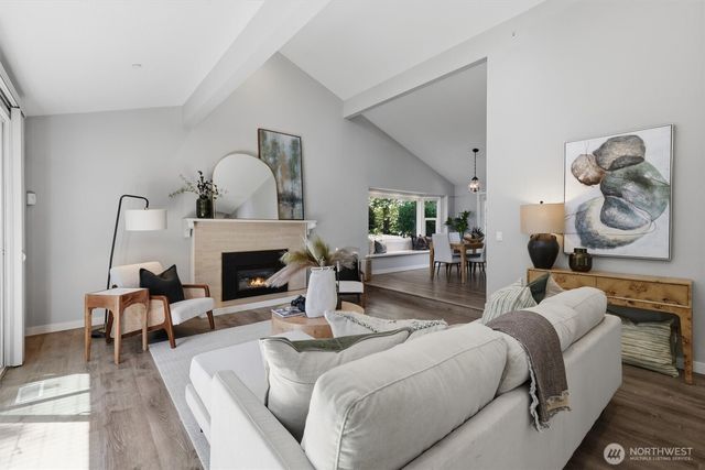 2209 W Lake Sammamish Parkway NE, Redmond, WA 98052