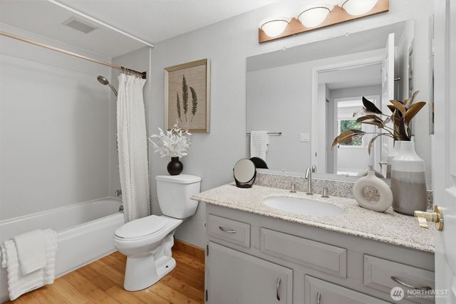 2209 W Lake Sammamish Parkway NE, Redmond, WA 98052