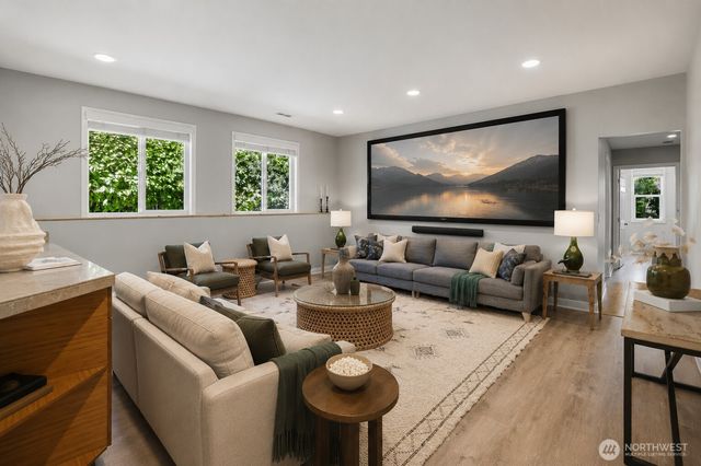 2209 W Lake Sammamish Parkway NE, Redmond, WA 98052