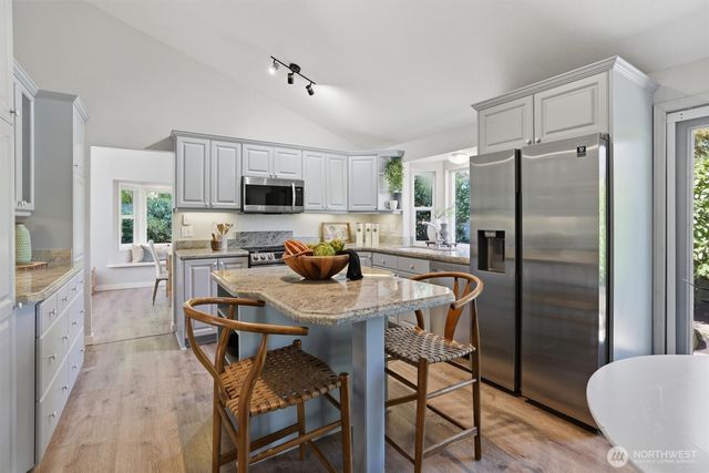 2209 W Lake Sammamish Parkway NE, Redmond, WA 98052