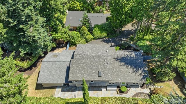 2209 W Lake Sammamish Parkway NE, Redmond, WA 98052