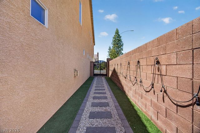9610 Twin Rivers Court, Las Vegas, NV 89139