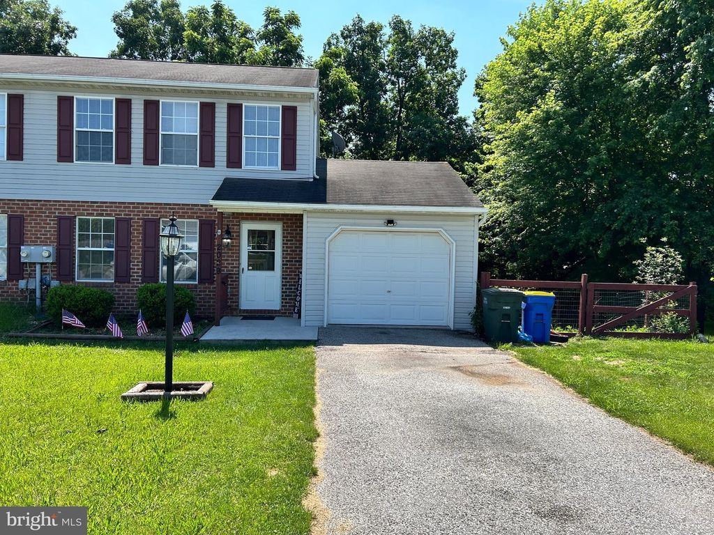 2029 WYATT CIR, Dover, PA 17315