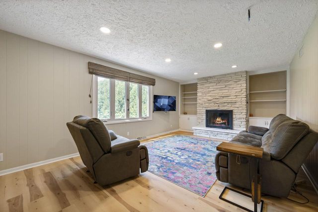 501 W Bayfield AVENUE, Glendale, WI 53217