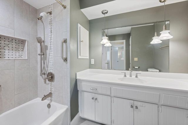 501 W Bayfield AVENUE, Glendale, WI 53217