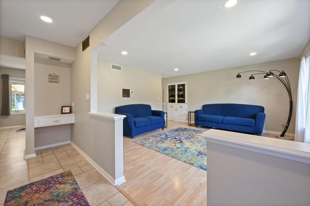 501 W Bayfield AVENUE, Glendale, WI 53217