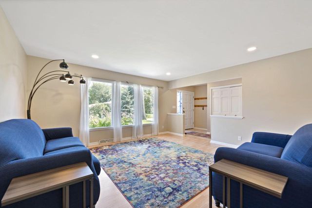 501 W Bayfield AVENUE, Glendale, WI 53217