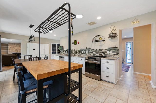 501 W Bayfield AVENUE, Glendale, WI 53217