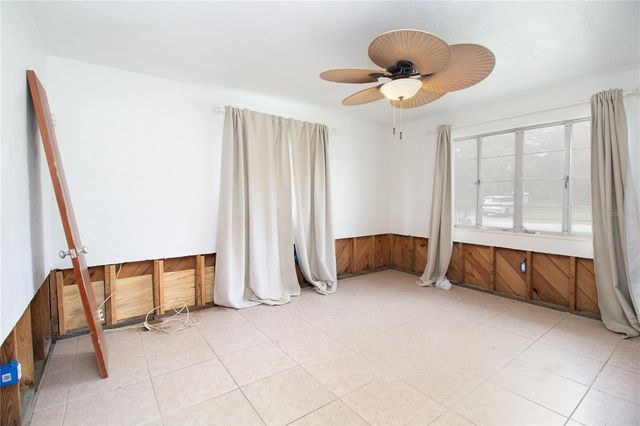 525 HAMPTON AVENUE NE, St Petersburg, FL 33703