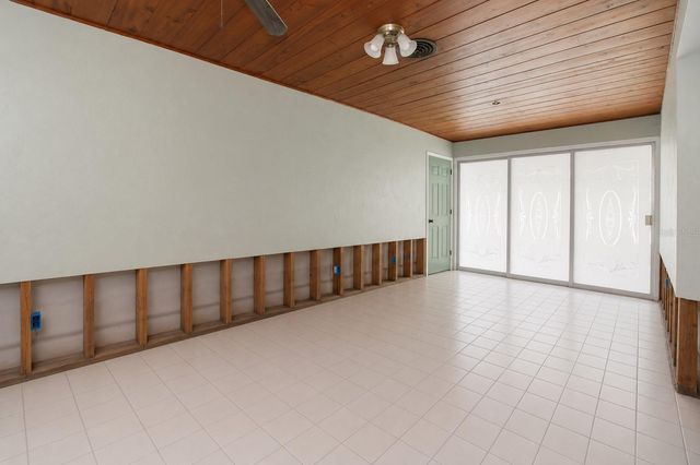 525 HAMPTON AVENUE NE, St Petersburg, FL 33703