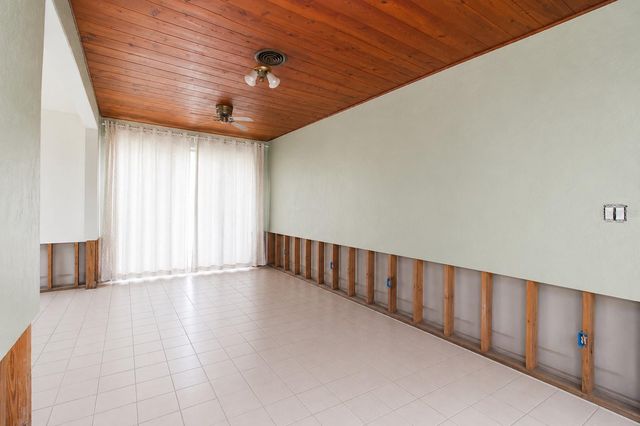 525 HAMPTON AVENUE NE, St Petersburg, FL 33703