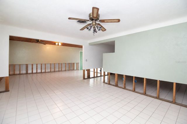 525 HAMPTON AVENUE NE, St Petersburg, FL 33703