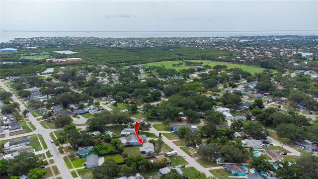 525 HAMPTON AVENUE NE, St Petersburg, FL 33703