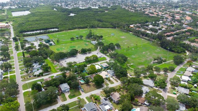 525 HAMPTON AVENUE NE, St Petersburg, FL 33703