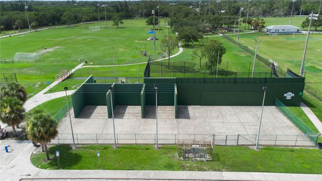 525 HAMPTON AVENUE NE, St Petersburg, FL 33703