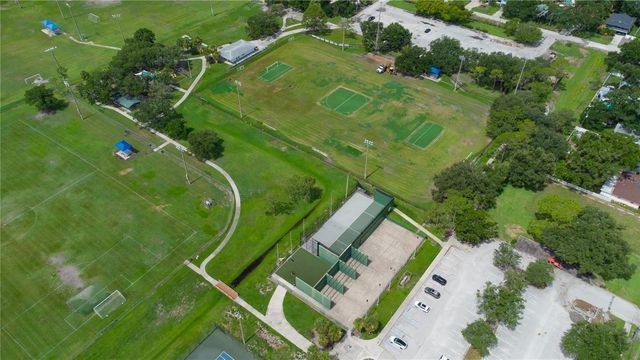 525 HAMPTON AVENUE NE, St Petersburg, FL 33703