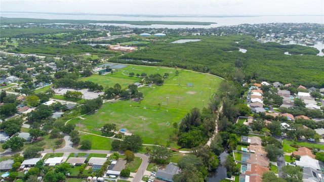 525 HAMPTON AVENUE NE, St Petersburg, FL 33703