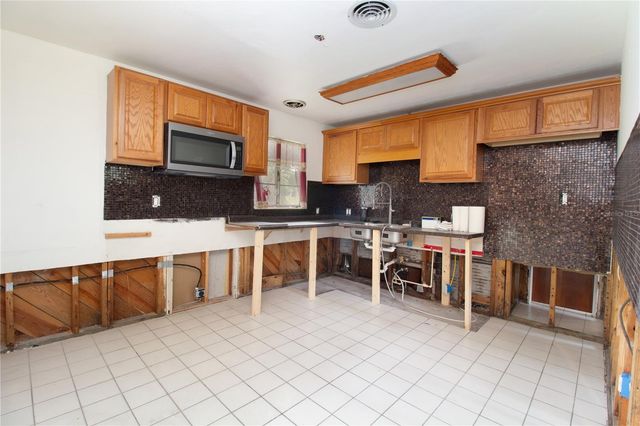 525 HAMPTON AVENUE NE, St Petersburg, FL 33703