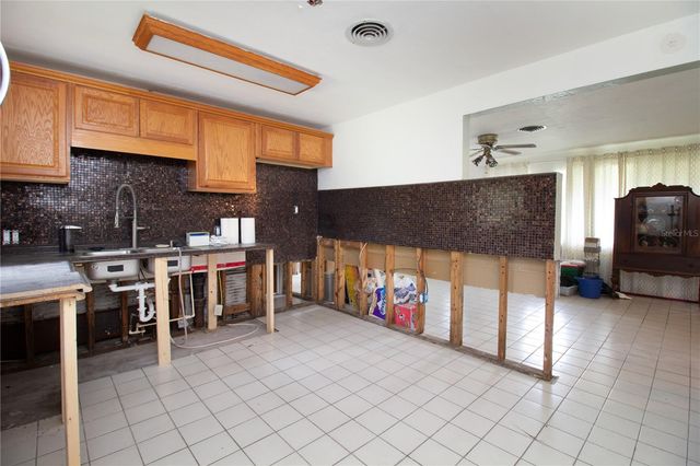 525 HAMPTON AVENUE NE, St Petersburg, FL 33703