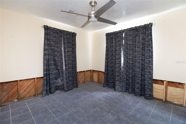 525 HAMPTON AVENUE NE, St Petersburg, FL 33703