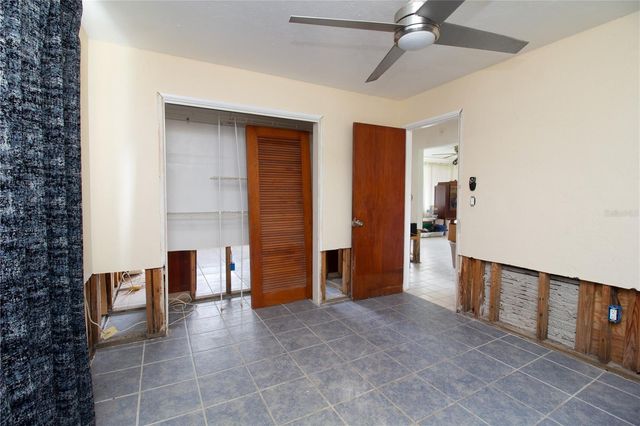 525 HAMPTON AVENUE NE, St Petersburg, FL 33703