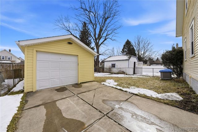 22 Wichita Road, West Seneca, NY 14224