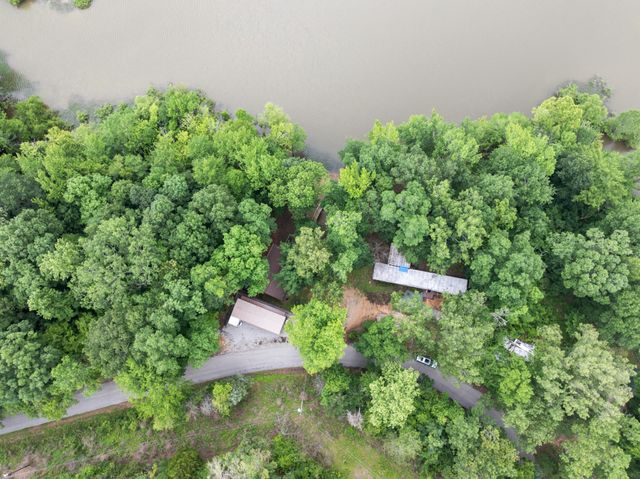 4053 Deer Creek Rd, Linden, TN 37096