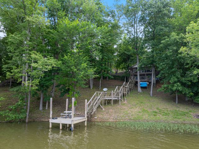 4053 Deer Creek Rd, Linden, TN 37096