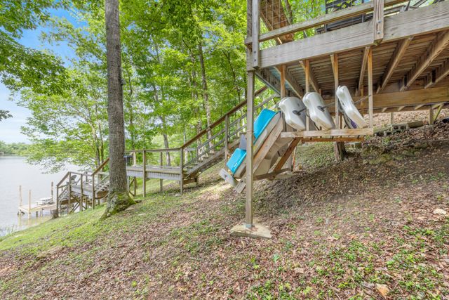 4053 Deer Creek Rd, Linden, TN 37096