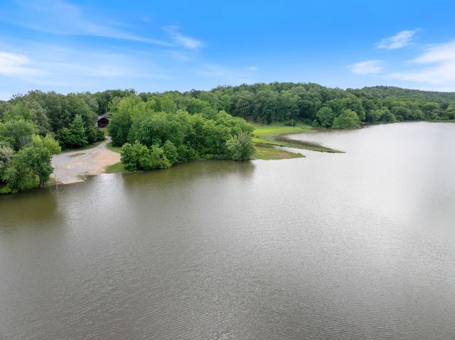 4053 Deer Creek Rd, Linden, TN 37096