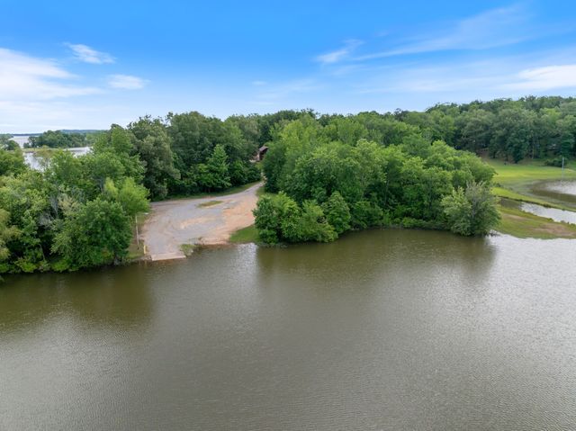 4053 Deer Creek Rd, Linden, TN 37096