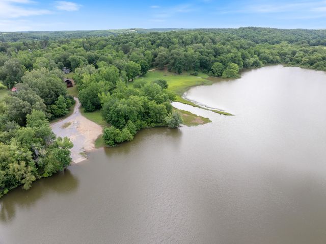 4053 Deer Creek Rd, Linden, TN 37096