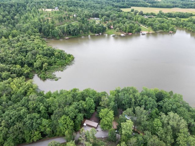 4053 Deer Creek Rd, Linden, TN 37096