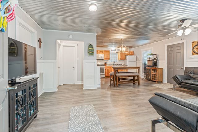 4053 Deer Creek Rd, Linden, TN 37096