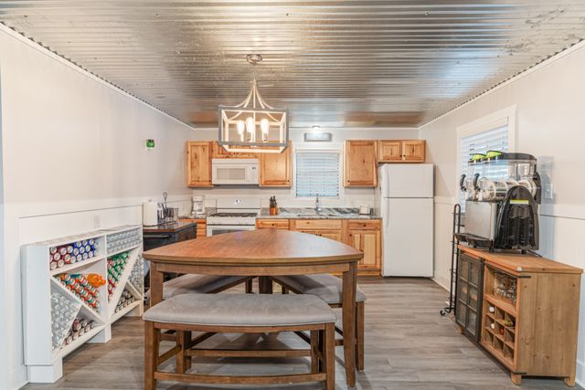 4053 Deer Creek Rd, Linden, TN 37096