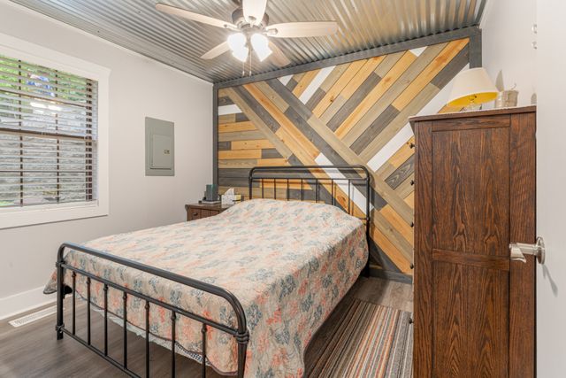 4053 Deer Creek Rd, Linden, TN 37096