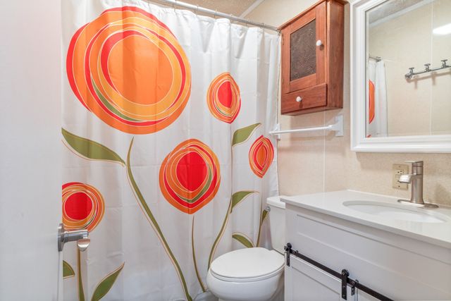 4053 Deer Creek Rd, Linden, TN 37096