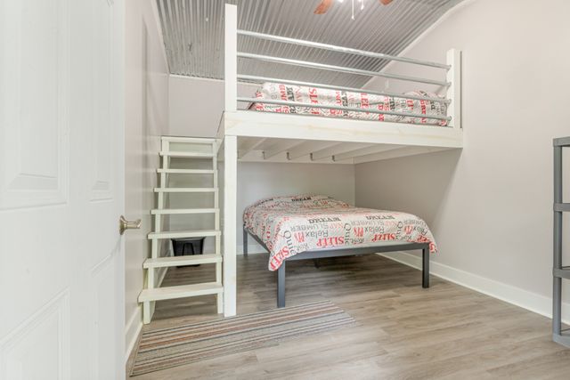 4053 Deer Creek Rd, Linden, TN 37096