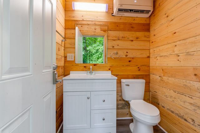 4053 Deer Creek Rd, Linden, TN 37096