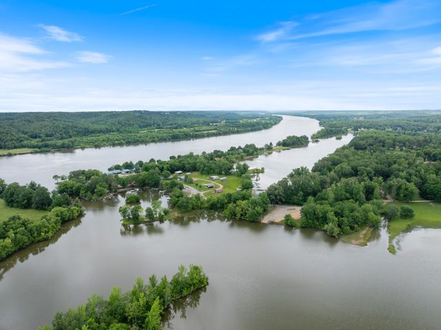 4053 Deer Creek Rd, Linden, TN 37096