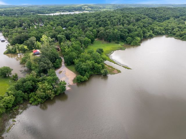 4053 Deer Creek Rd, Linden, TN 37096