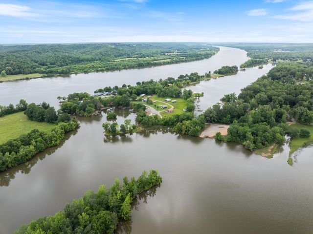 4053 Deer Creek Rd, Linden, TN 37096