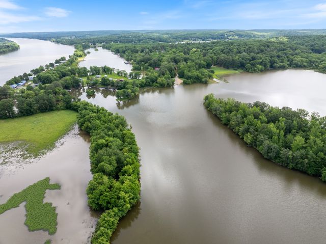 4053 Deer Creek Rd, Linden, TN 37096