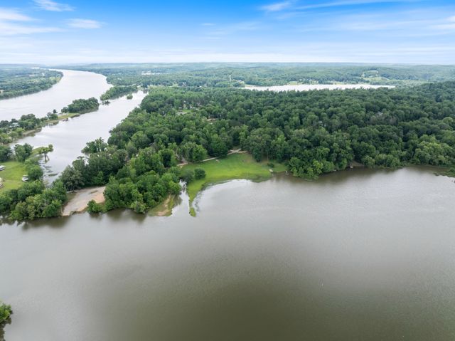 4053 Deer Creek Rd, Linden, TN 37096