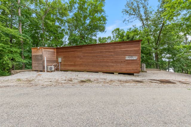 4053 Deer Creek Rd, Linden, TN 37096