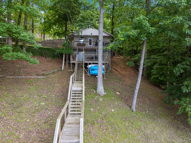 4053 Deer Creek Rd, Linden, TN 37096