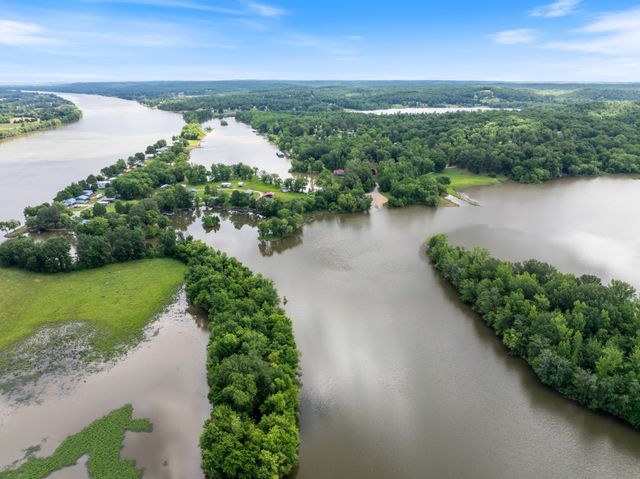 4053 Deer Creek Rd, Linden, TN 37096