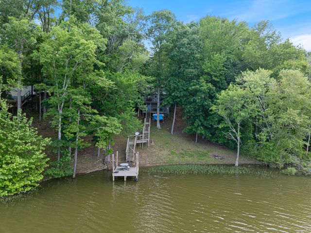 4053 Deer Creek Rd, Linden, TN 37096